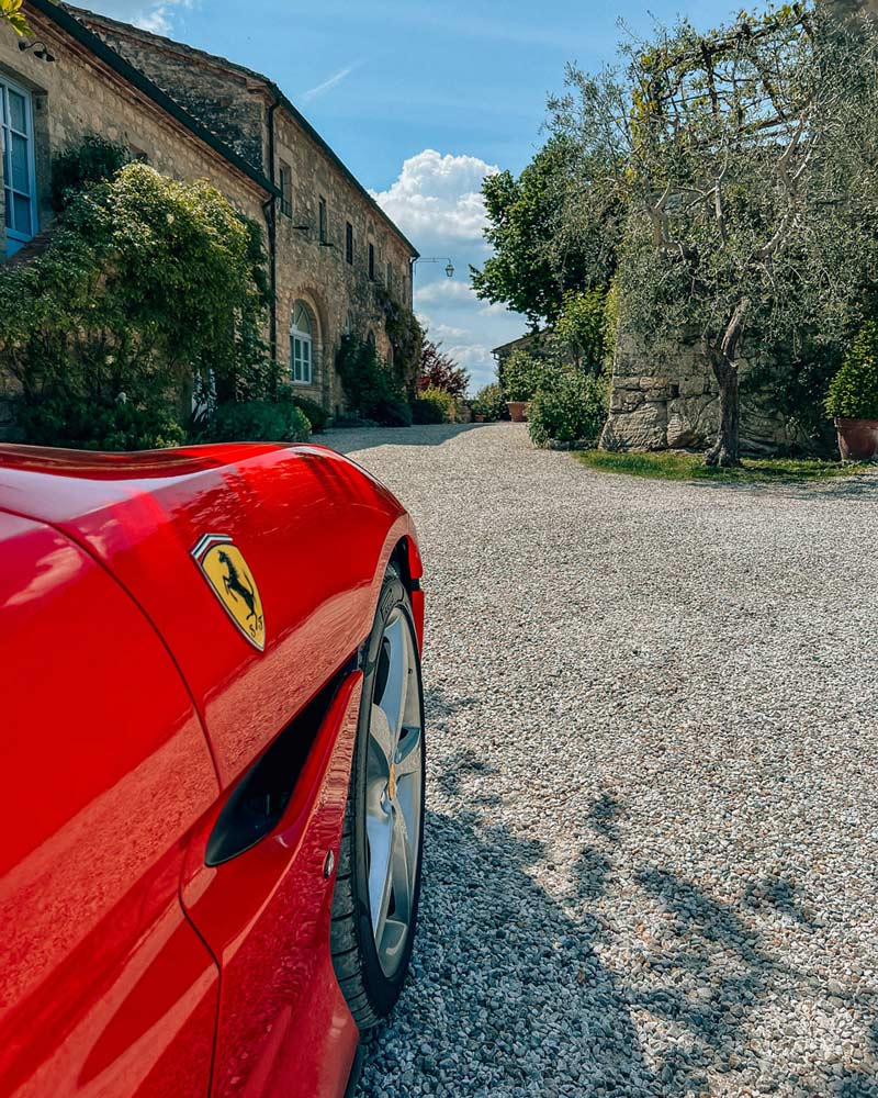 Tour with wine tasting and local products in Tuscany by a Ferrari car