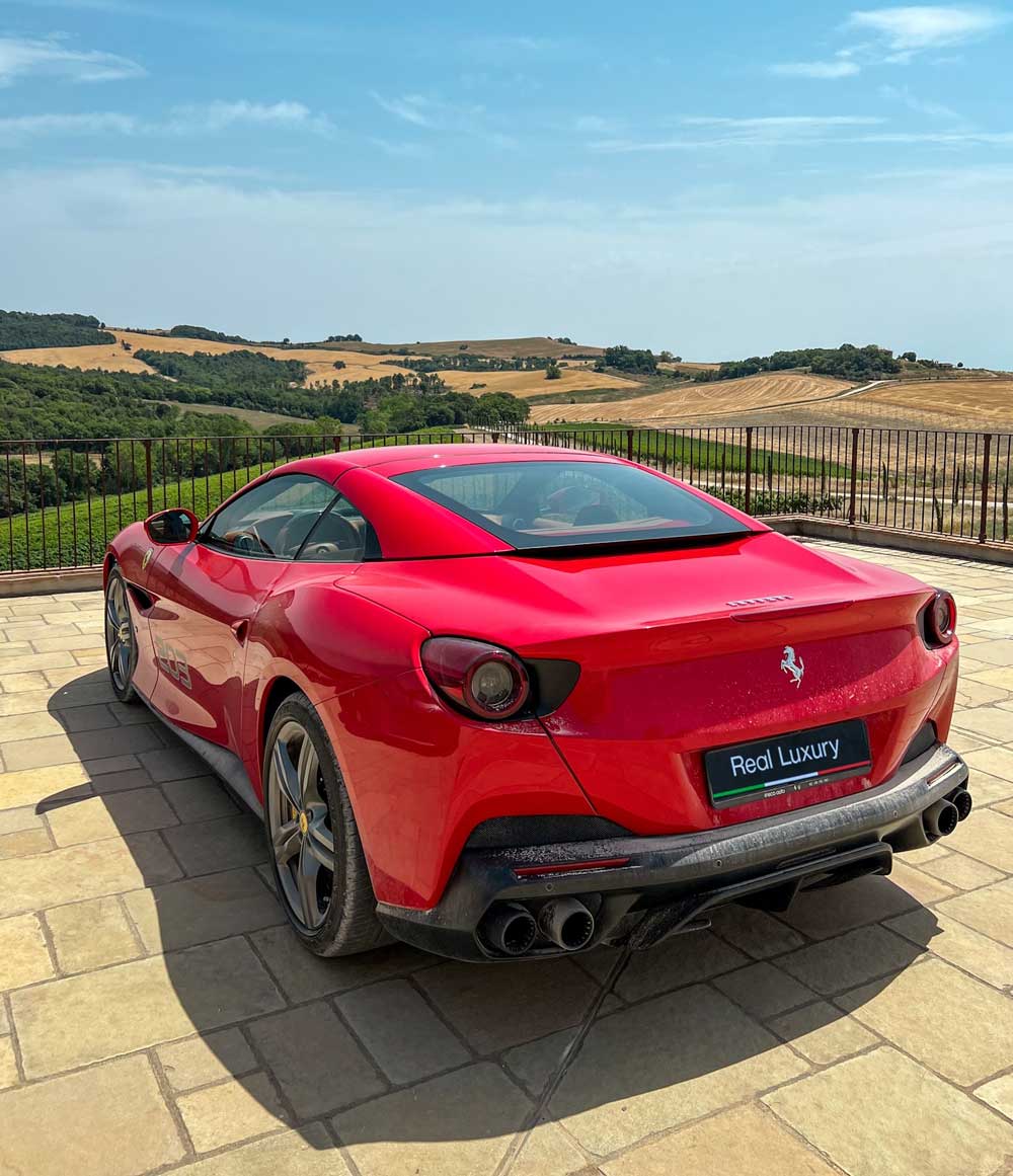 Renting a SUV or a supercar in Tuscany: what to choose?